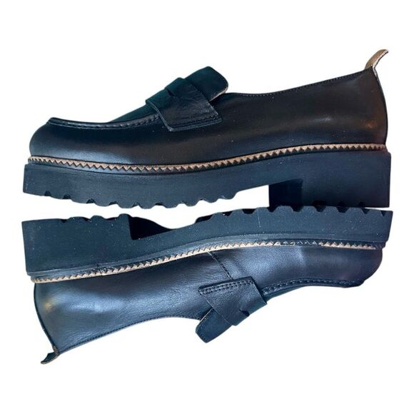 Bueno Annie Platform Penny Loafer. Item # 574758
UPC # 197061388809 New with Bx. - Picture 10 of 10